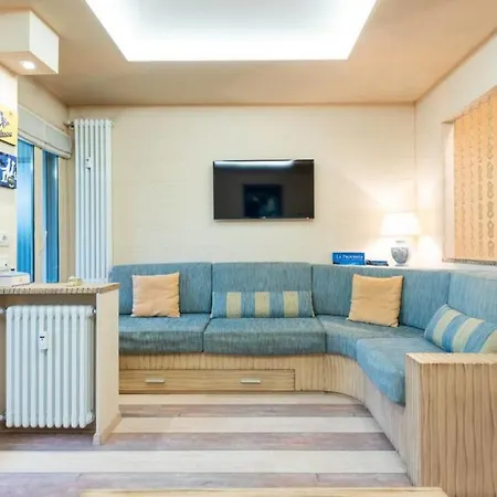 Very Nice Flat 4 Pax 2 Bedrooms + Terrace + Pool Apartman *