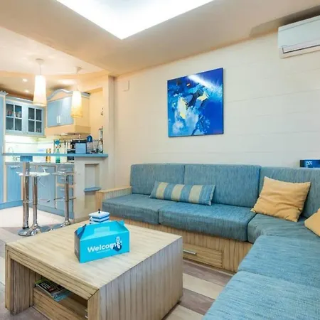 Very Nice Flat 4 Pax 2 Bedrooms + Terrace + Pool Apartman *
