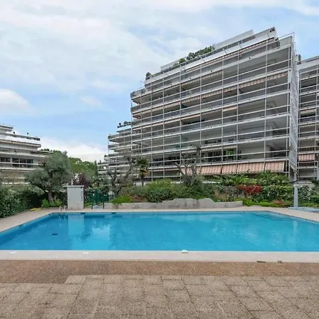 아파트 Very Nice Flat 4 Pax 2 Bedrooms + Terrace + Pool *